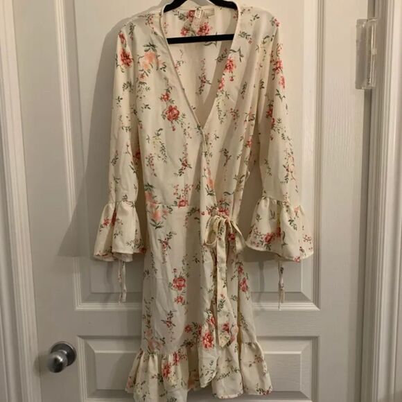 Boho romantic floral Patterned Wrap-front Dress - Picture 3 of 4